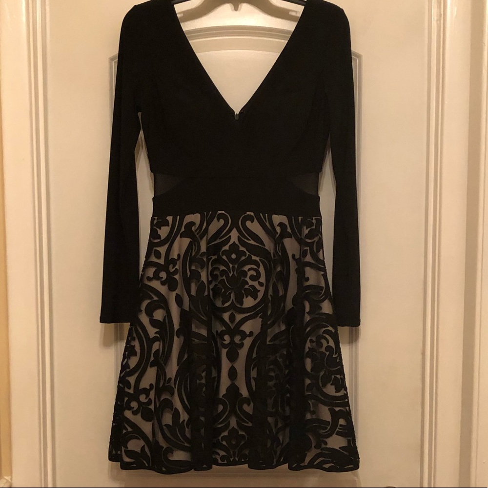 Avery G beautiful , V neck,party-skirt dress